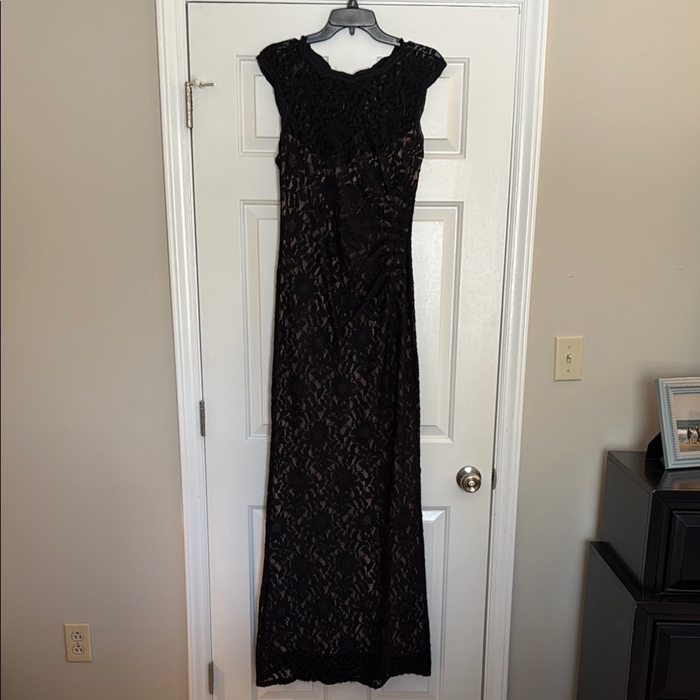 Elegant Black Lace Evening Gown